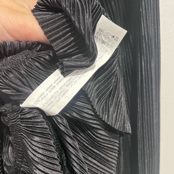 2/$30 Zara crinkle peplum style top - Picture 4 of 5